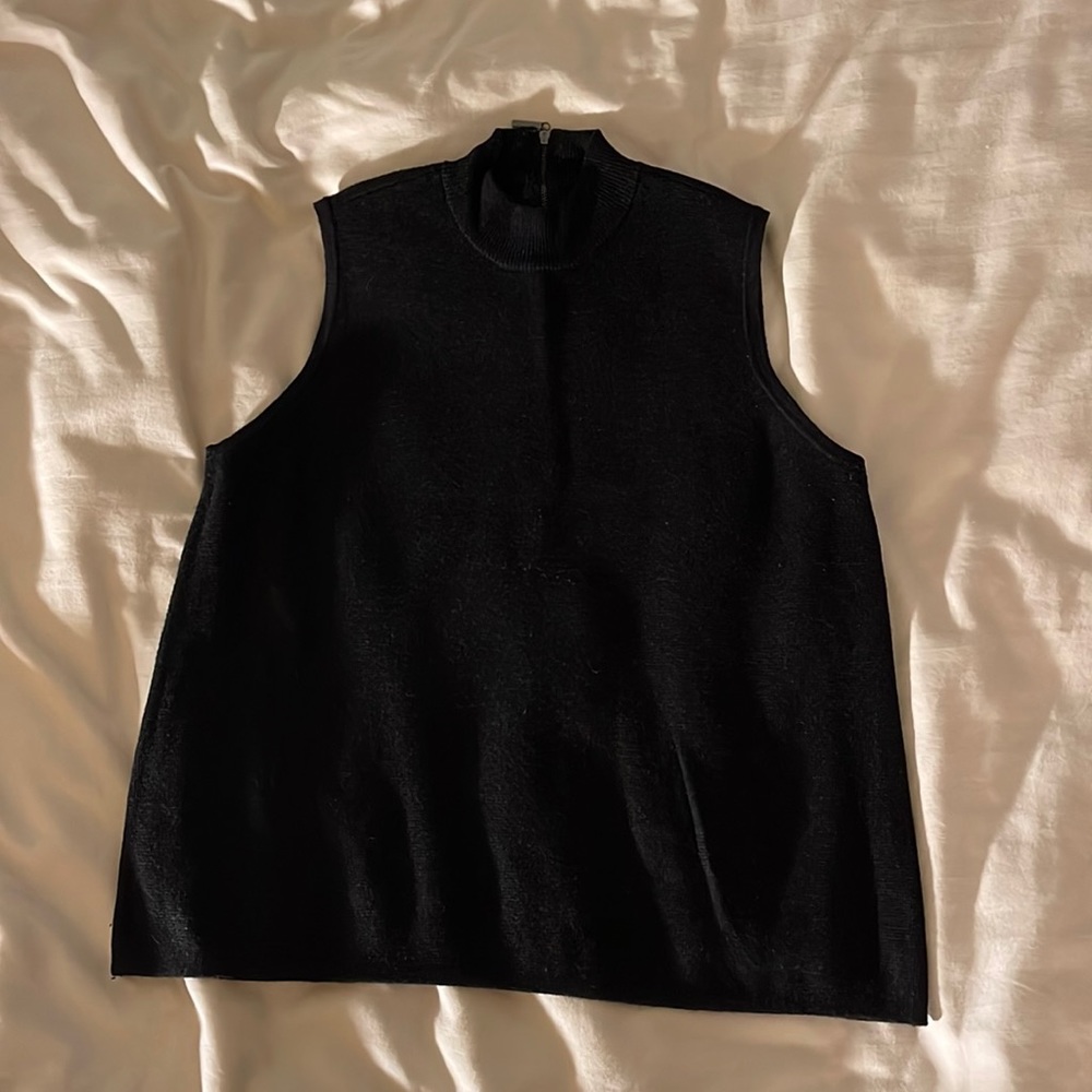Catherine sleeveless mock turtleneck. Size large EUC. Worn a couple times.